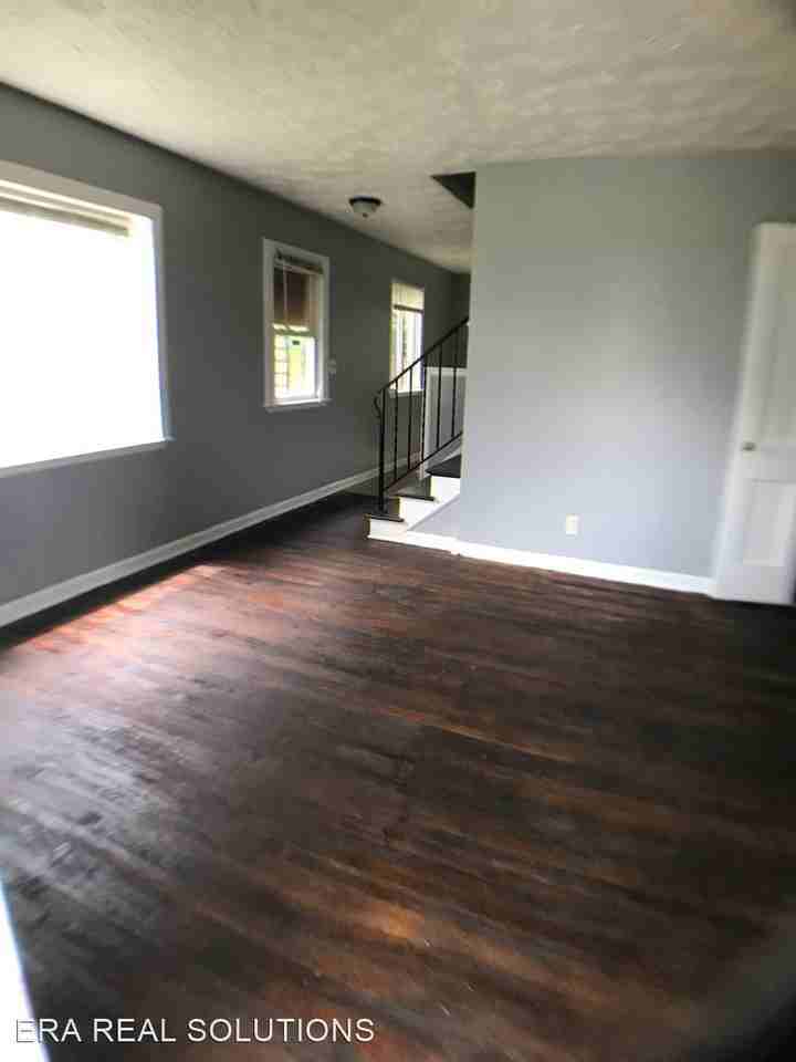 57-59 Waverly St - Photo 3 of 10