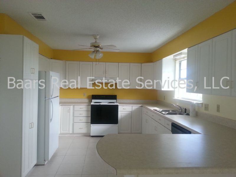 908 Largo Dr - Photo 3 of 6