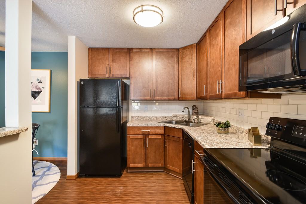 Minnetonka Hills Apartments - Photo 7 of 28