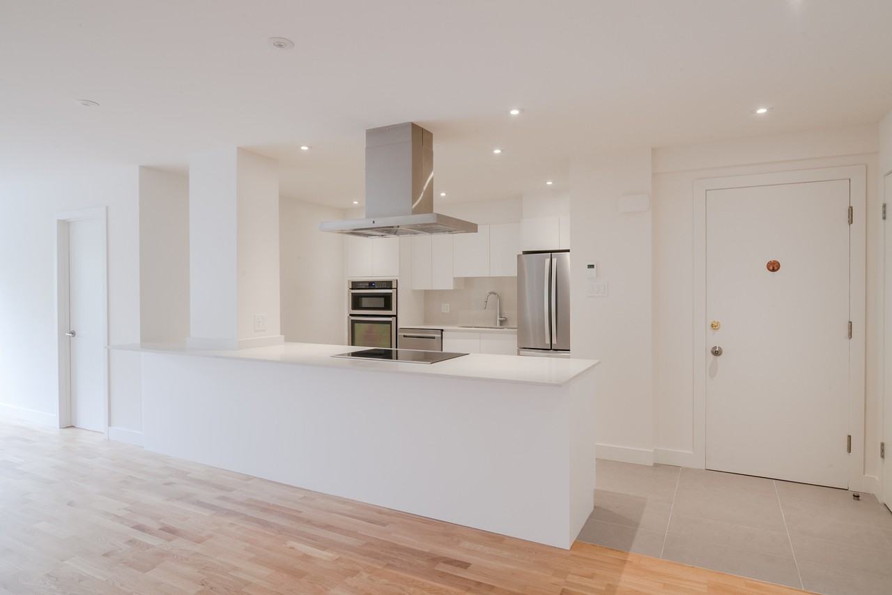 3468 Rue Drummond 403, Montréal, QC H3G 1X6 3 Bedroom Apartment for