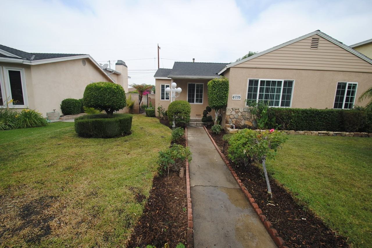 6735 Broadway - Photo 2 of 14