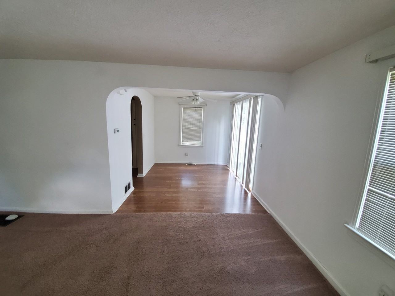 325 Lincoln Ave - Photo 3 of 10