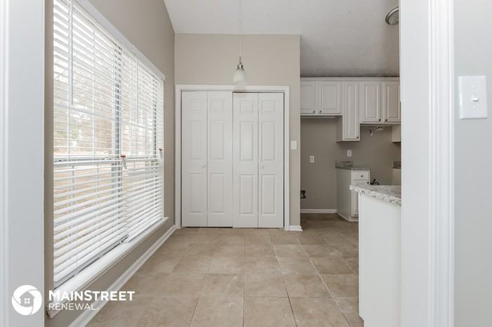 18 Oakdale Dr - Photo 3 of 15