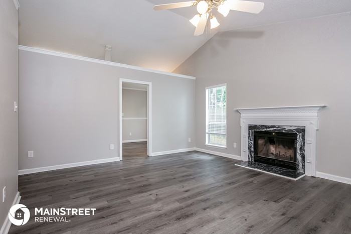 818 Riverbark Ln - Photo 3 of 16