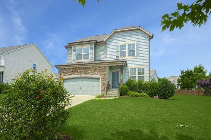 100 Cabot Dr - Photo 2 of 33