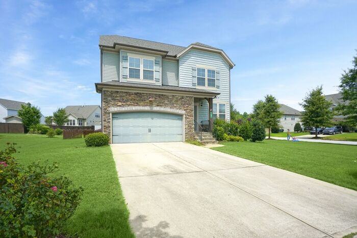 100 Cabot Dr - Photo 3 of 33
