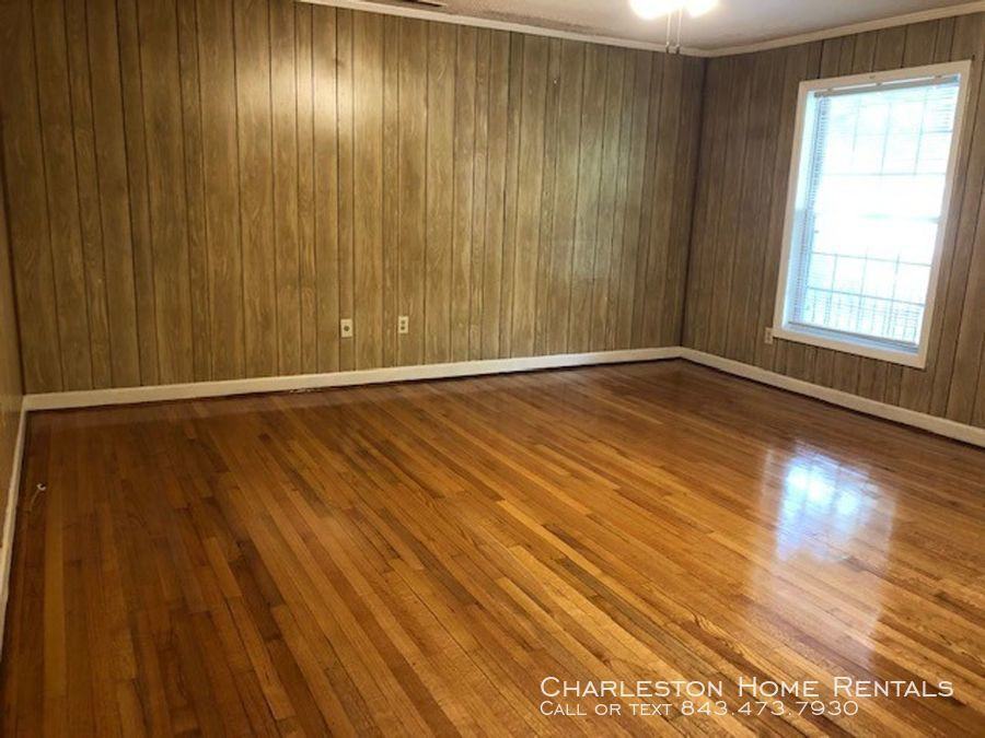 692 York St - Photo 2 of 15