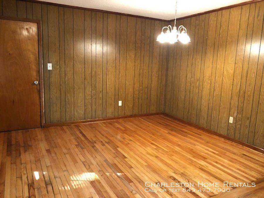 692 York St - Photo 3 of 15