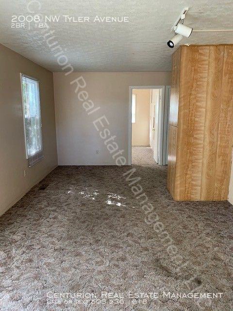 2008 Nw Tyler Ave - Photo 3 of 11