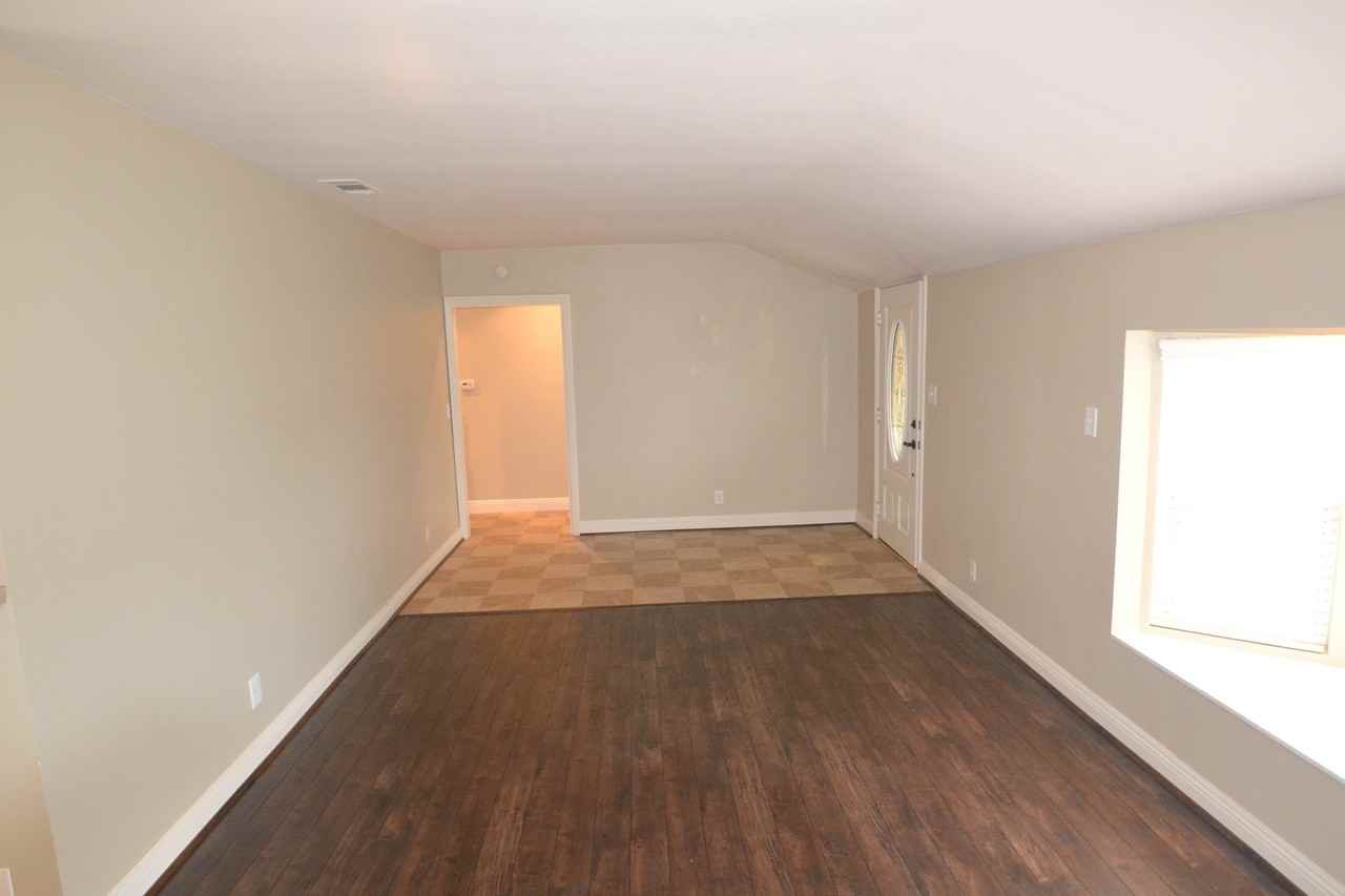 4335 Ashworth St - Photo 2 of 5