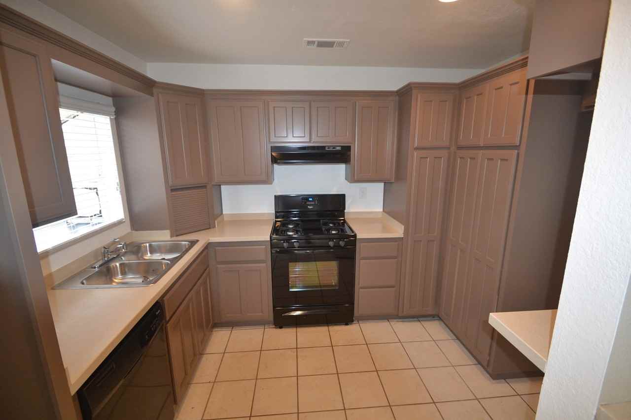 4335 Ashworth St - Photo 3 of 5