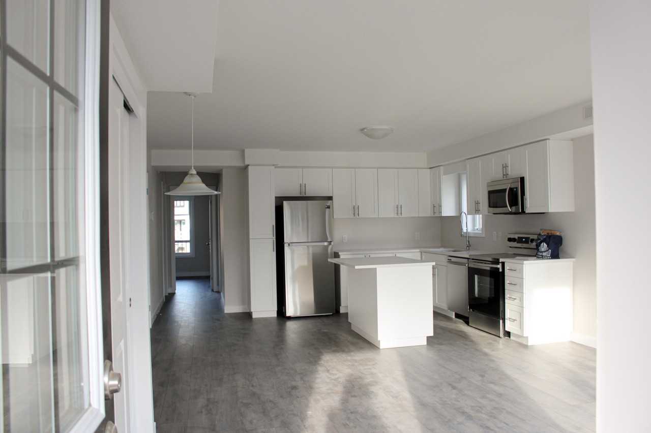 164 Rochefort St - Photo 2 of 15