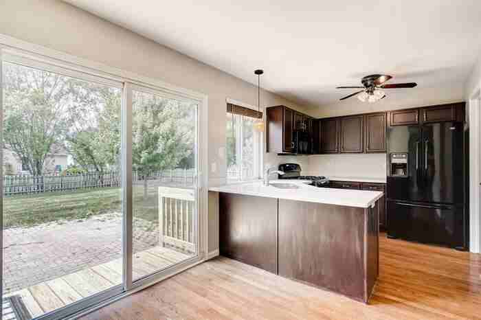 103 S Hankes Rd - Photo 3 of 16