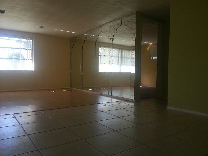 5851 Della Dr - Photo 3 of 10