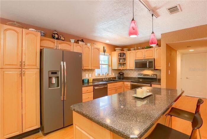 5931 40th Ave N - Photo 2 of 25