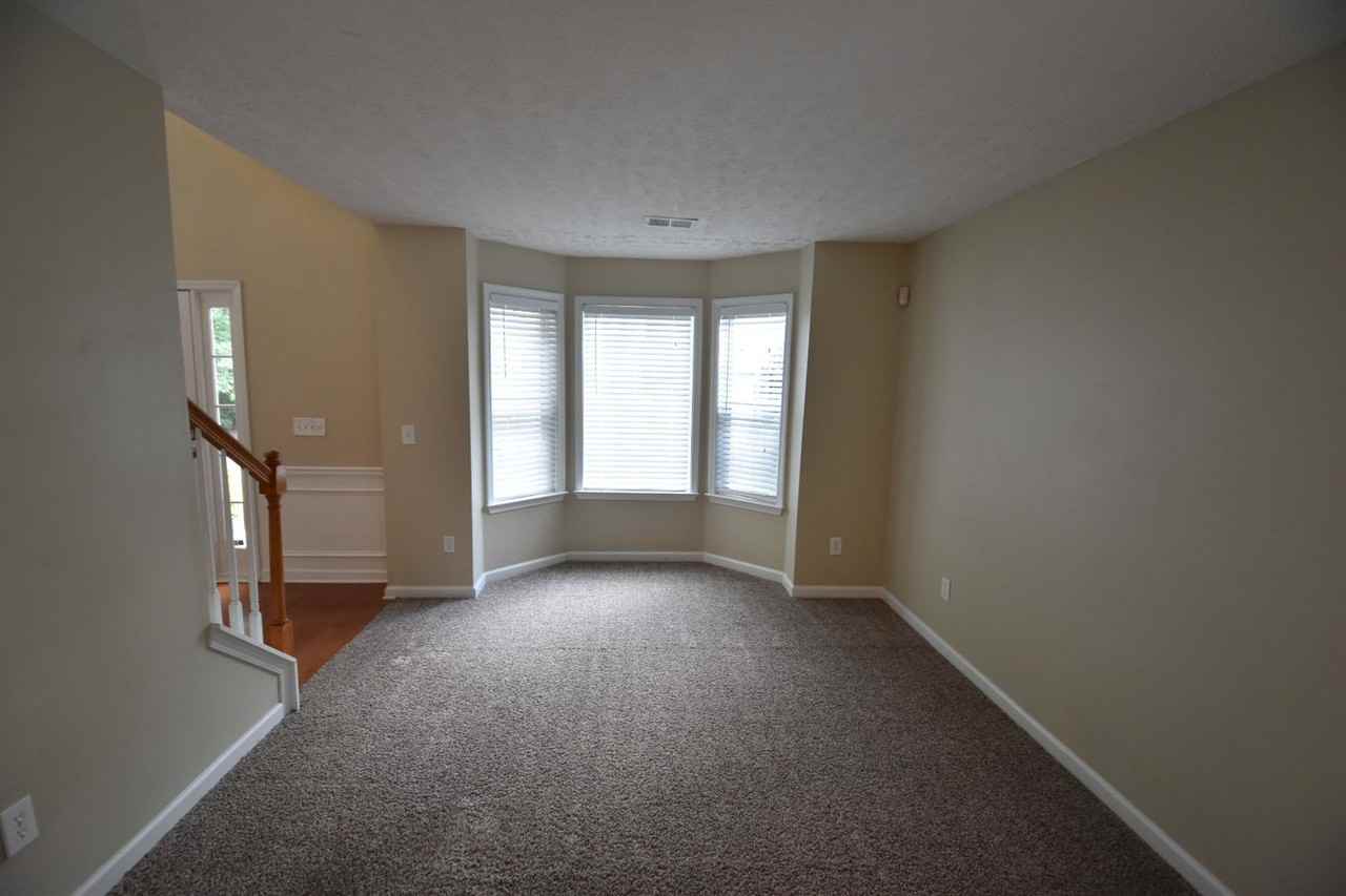 3657 Bancroft Main Nw - Photo 3 of 21