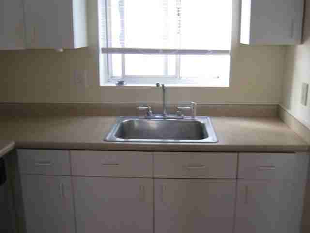 423 Clay St - Photo 2 of 5