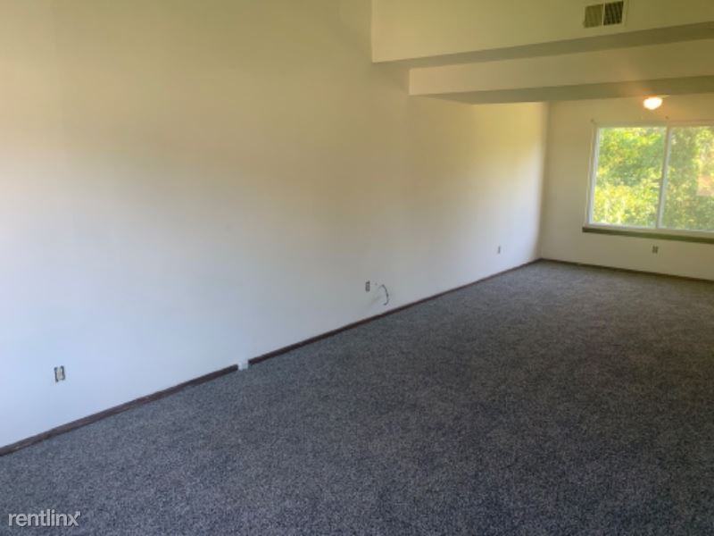 540 Crest Cir - Photo 2 of 6