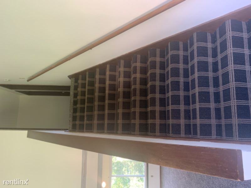 540 Crest Cir - Photo 3 of 6