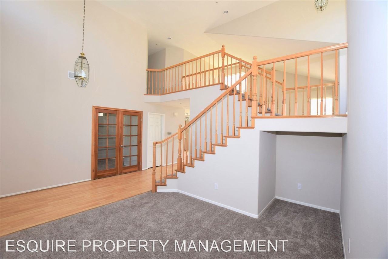 2583 Meadow Trl - Photo 3 of 30