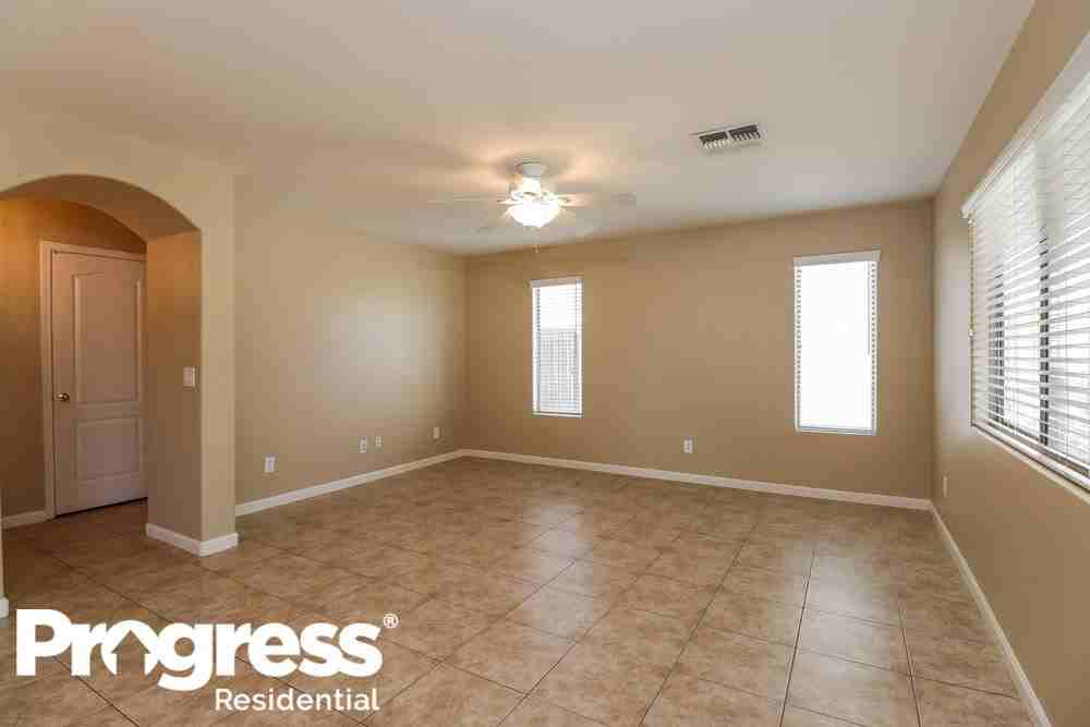 4692 E Cherry Hills Dr - Photo 2 of 16