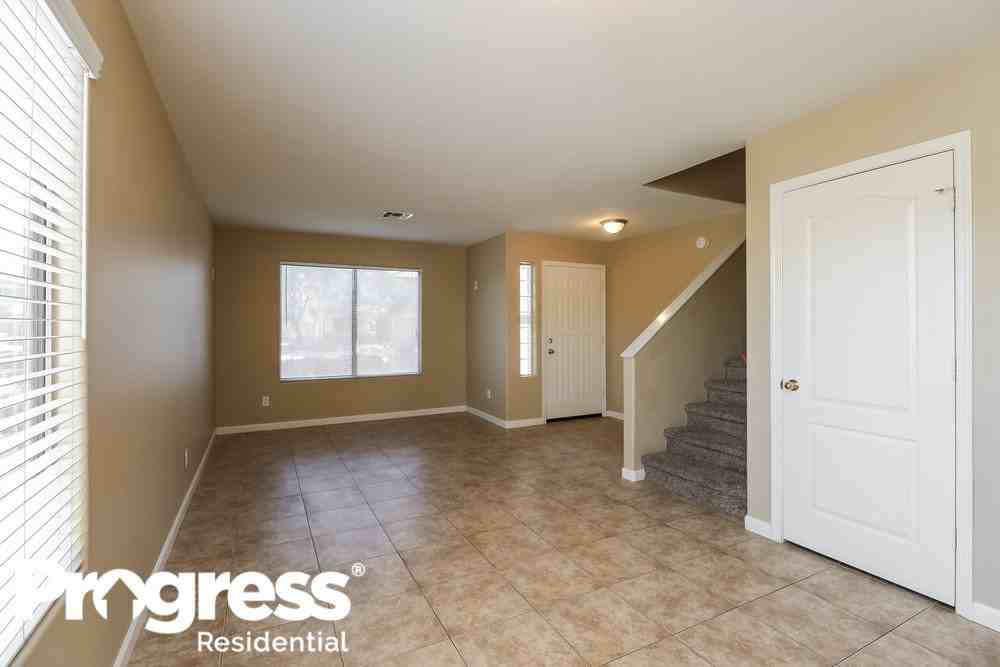 4692 E Cherry Hills Dr - Photo 3 of 16