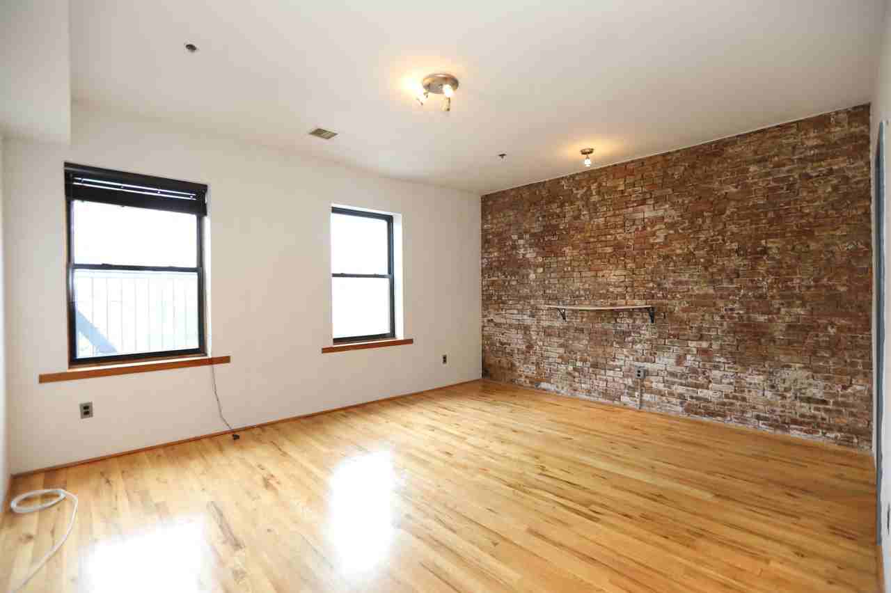 53 University Ave - Photo 2 of 7