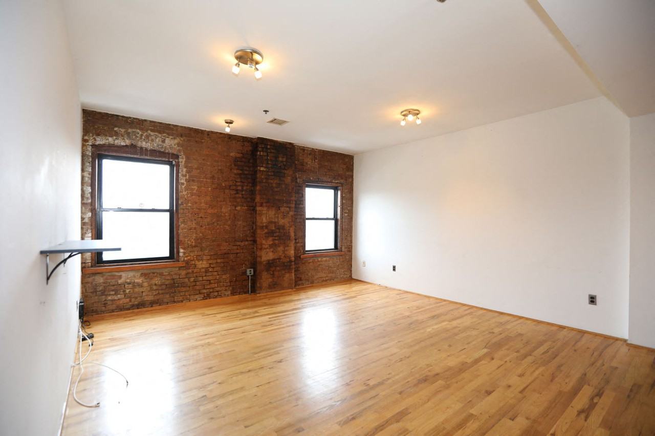 53 University Ave - Photo 3 of 7