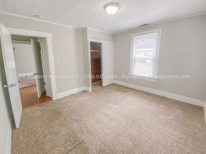 211 S Howell Ave - Photo 3 of 25