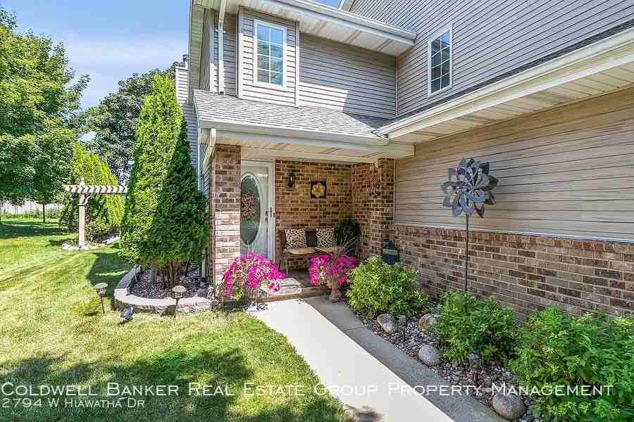 2794 W Hiawatha Dr - Photo 2 of 18