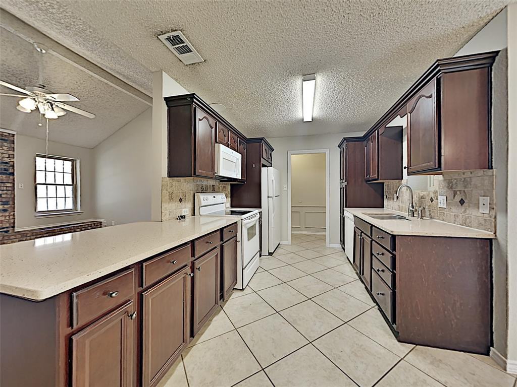 2510 Valley View Dr - Photo 2 of 20