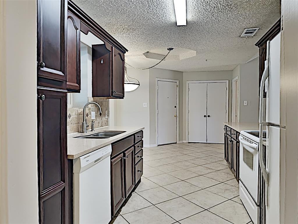 2510 Valley View Dr - Photo 3 of 20