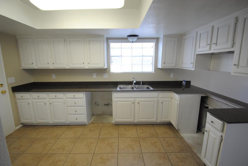 1032 E Emerald Ave - Photo 3 of 11