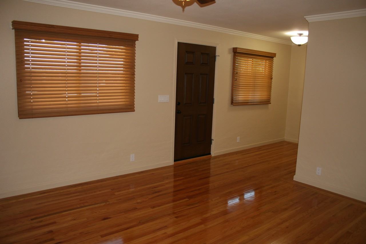 560 University Dr #3 - Photo 3 of 7