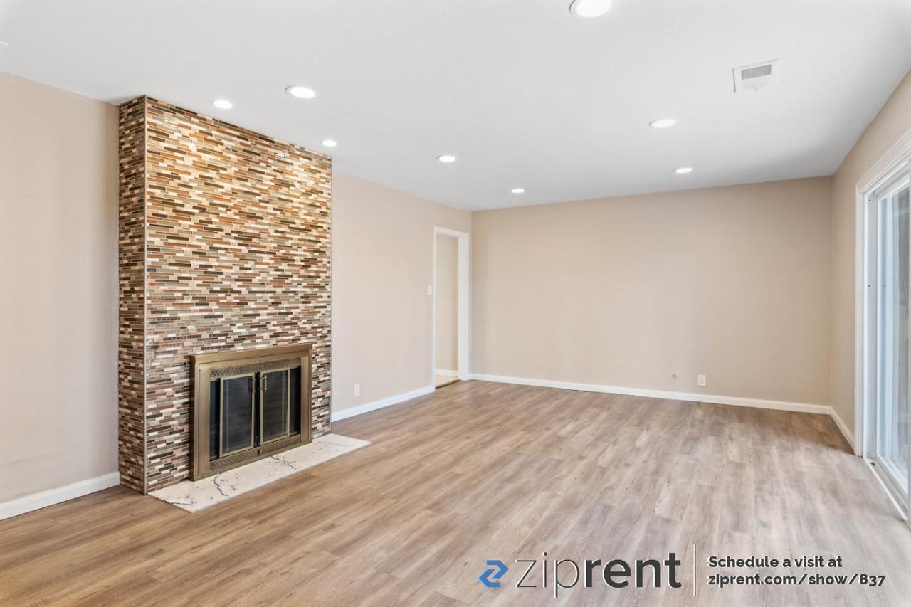 3082 Stephen Dr - Photo 3 of 14