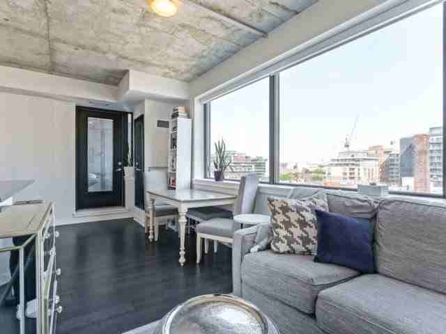 400 Wellington Street West ##902