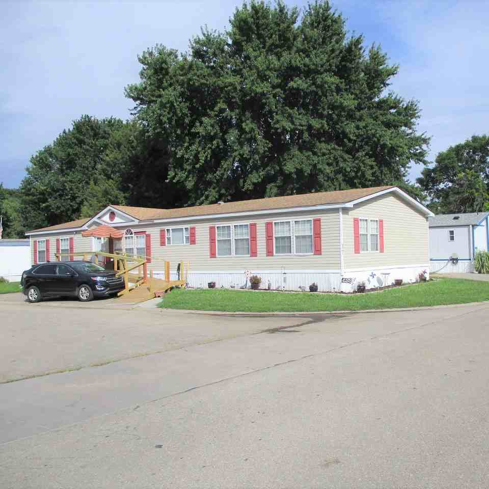 Redbud - Photo 2 of 15