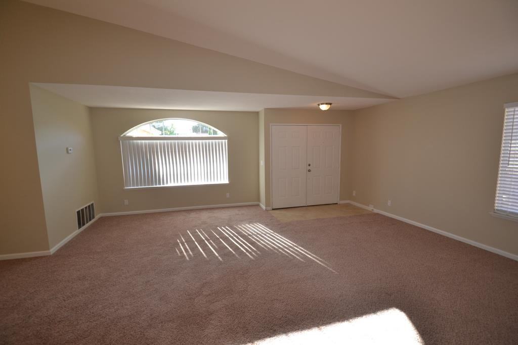 43607 Nicole St - Photo 2 of 5