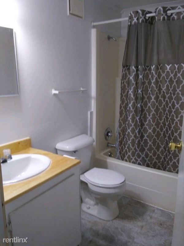 1411 W High St #B - Photo 3 of 4