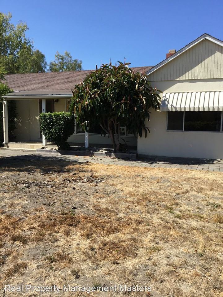 24894 2nd St - Photo 2 of 12