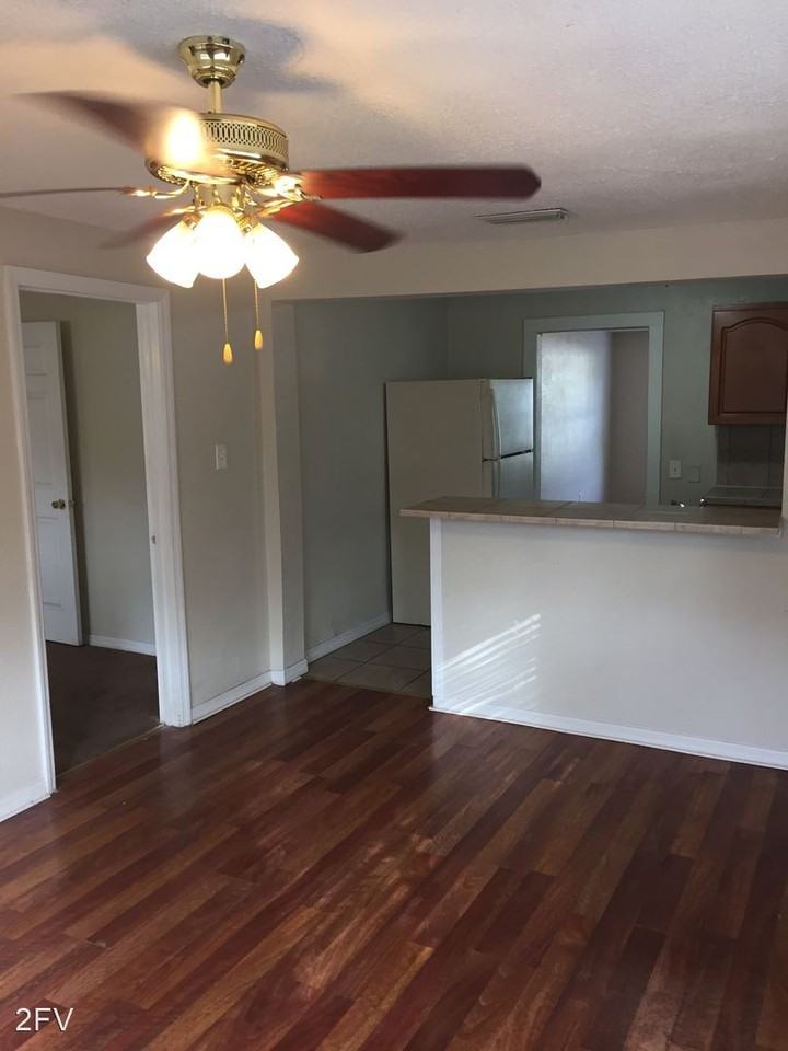 1322 W Hiawatha St - Photo 3 of 8