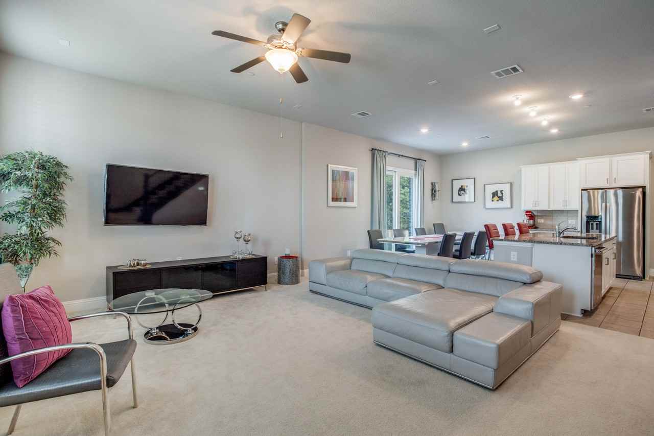 1303 Bailey Ln - Photo 2 of 12