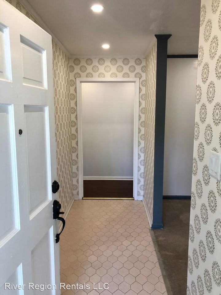 2300 Wentworth Dr - Photo 3 of 25