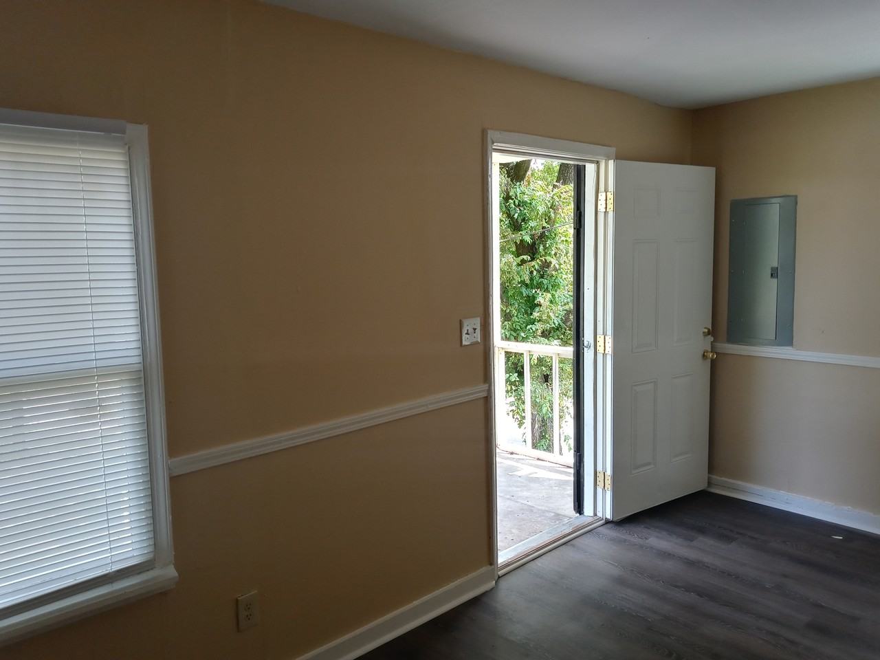163 W Mckellar Ave - Photo 3 of 11