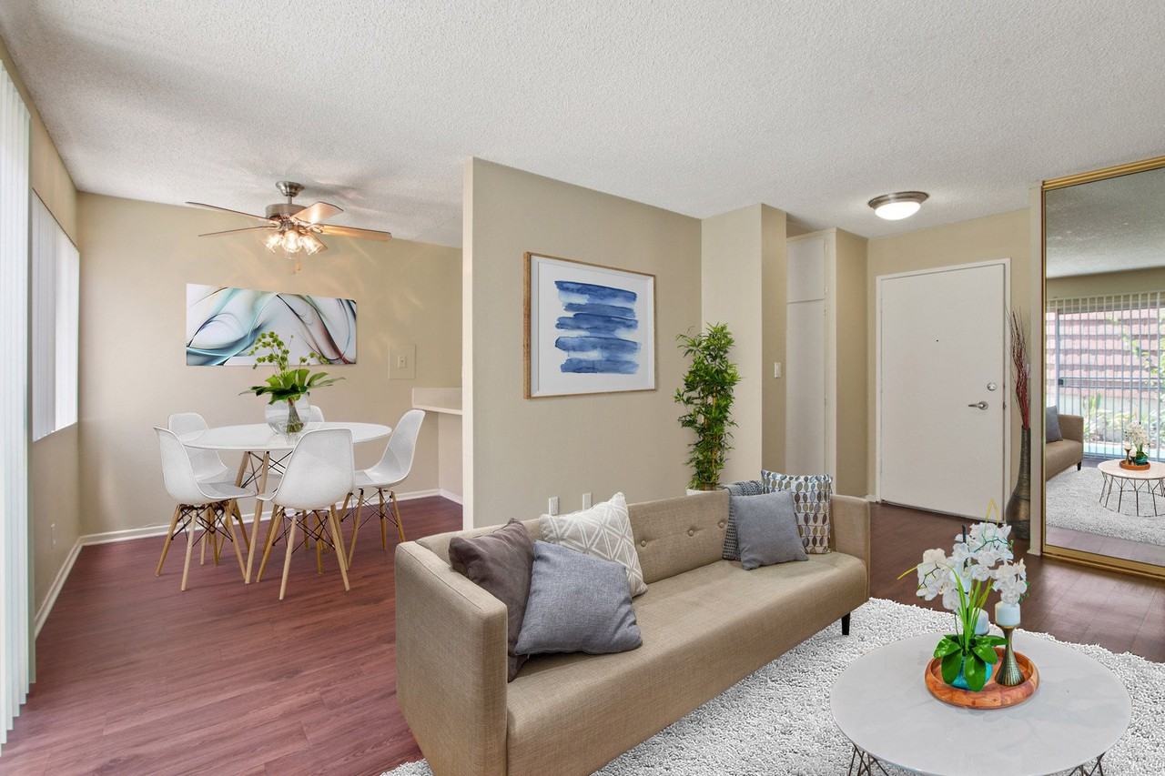 Seville Townhouse - Photo 5 of 35