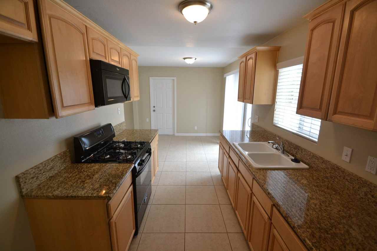 16801 Wing Ln - Photo 3 of 7