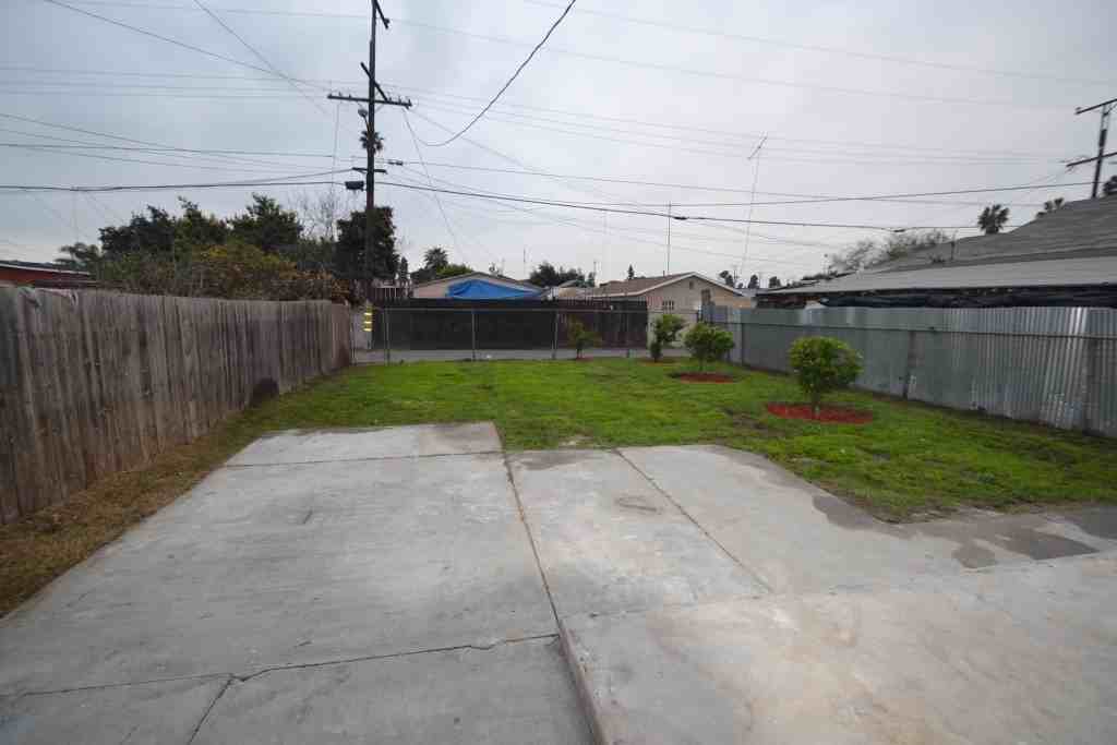 1238 E 87th Pl - Photo 2 of 4