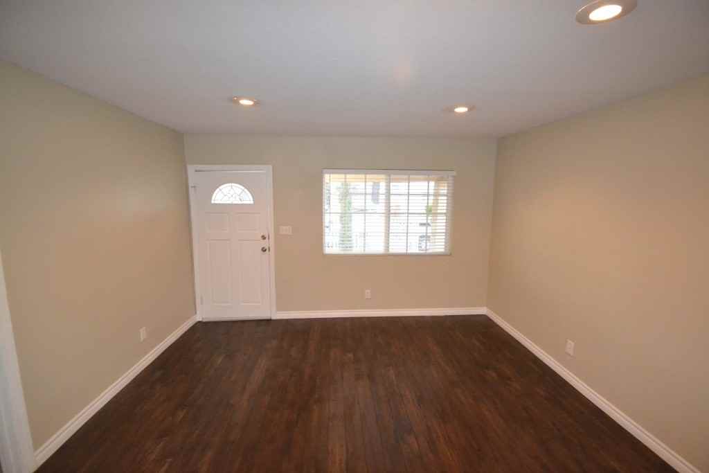1238 E 87th Pl - Photo 3 of 4
