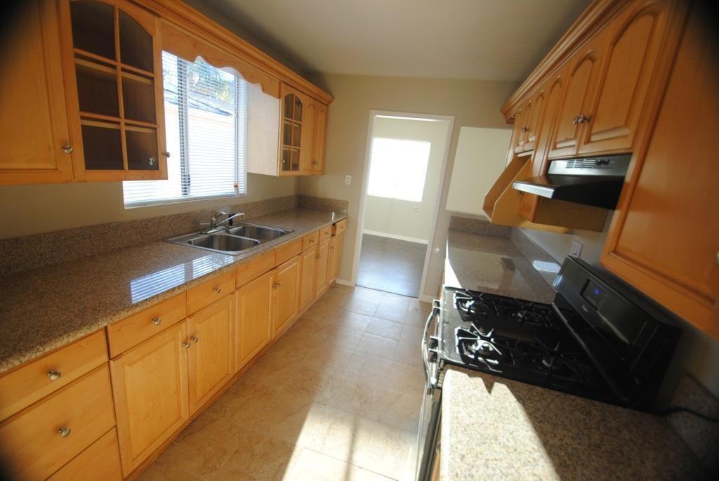 1021 Sandy Hook Ave - Photo 3 of 5