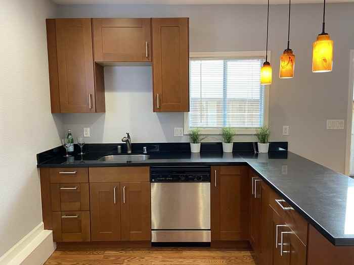 1811 Oregon St - Photo 2 of 15